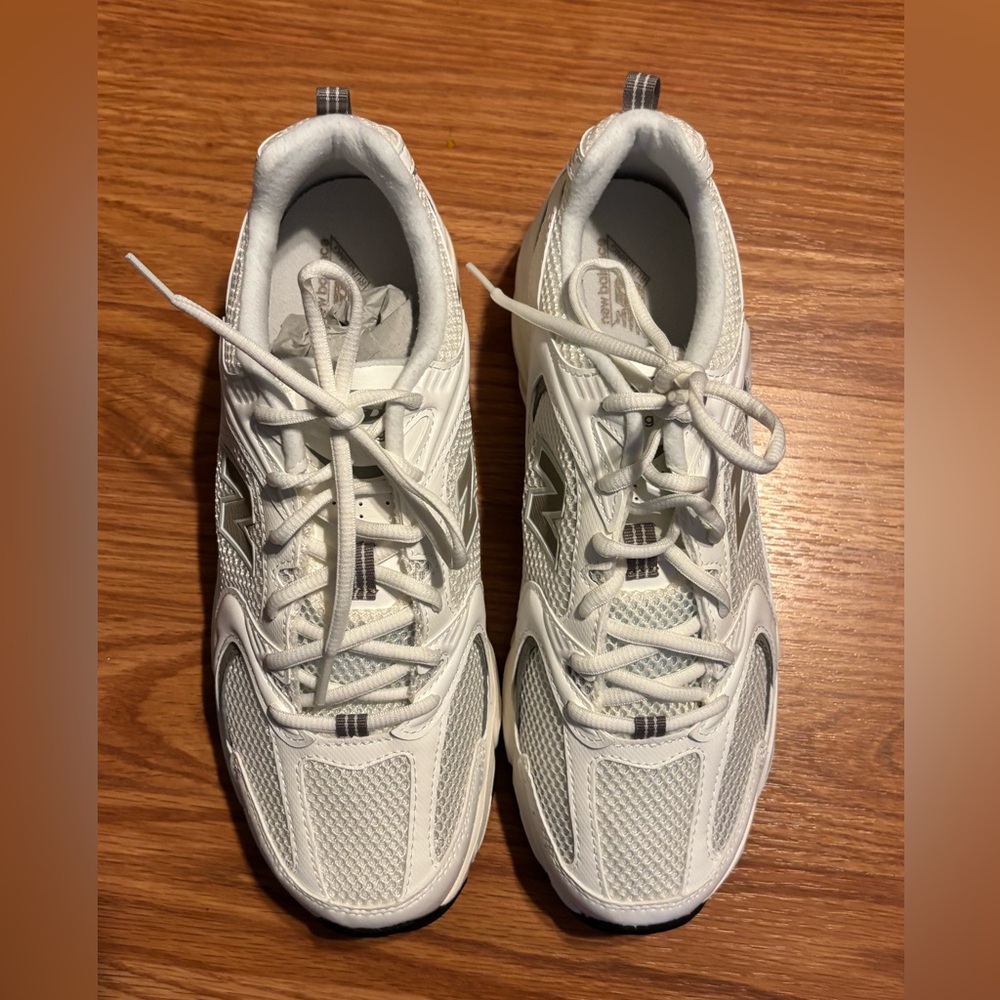 NWT New Balance 530 White and Gray Sneakers - W 10.5/M 9 (unisex) - Picture 3 of 6